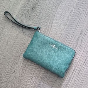 Coach Corner Zip Large Wristlet Green / Teal Pebbled Leather Luxury Casual